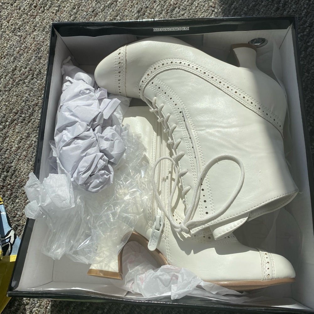 Ellie Shoes White Victorian Bootie - New in Box - PERFECT FOR COSTUMES!